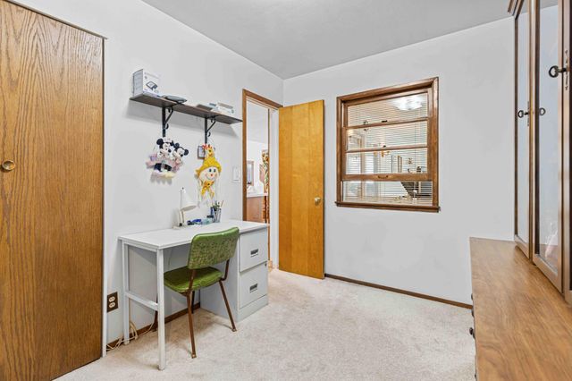 1722 15th Street S, Fargo, ND 58103