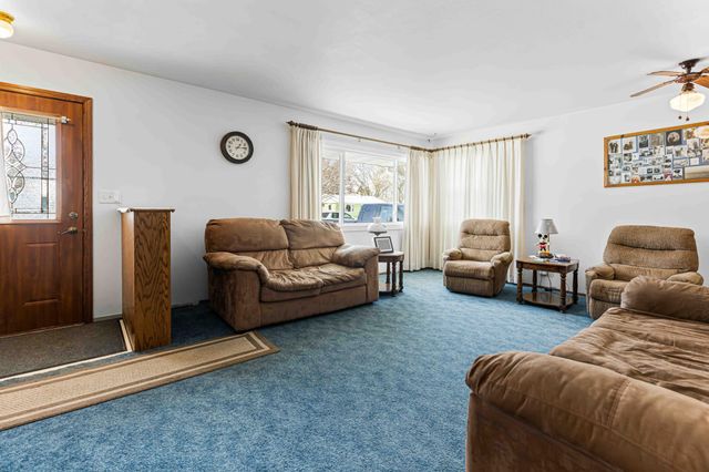 1722 15th Street S, Fargo, ND 58103