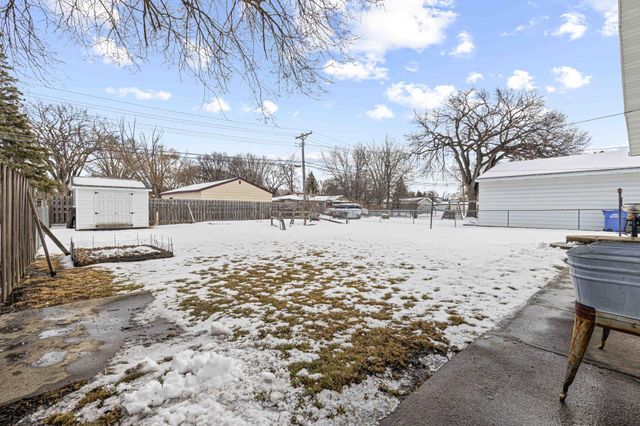 1722 15th Street S, Fargo, ND 58103