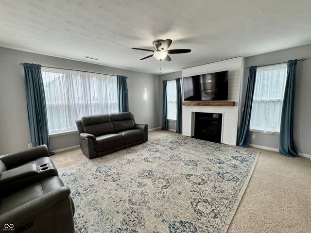 983 S Raylee Garden Drive, New Palestine, IN 46163