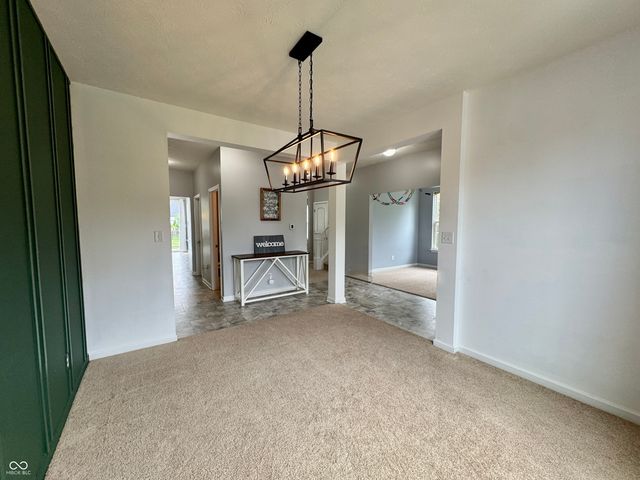 983 S Raylee Garden Drive, New Palestine, IN 46163