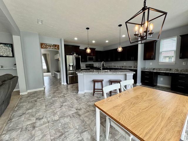 983 S Raylee Garden Drive, New Palestine, IN 46163