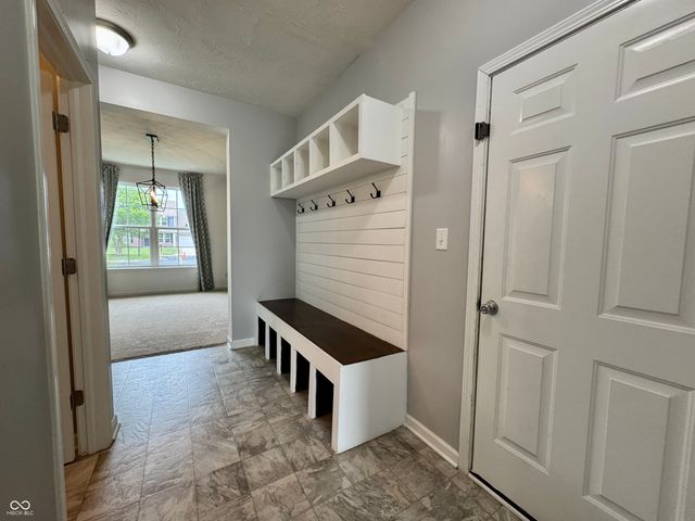 983 S Raylee Garden Drive, New Palestine, IN 46163