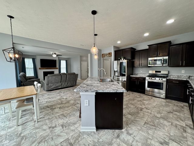 983 S Raylee Garden Drive, New Palestine, IN 46163