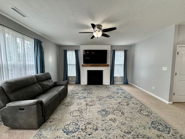 983 S Raylee Garden Drive, New Palestine, IN 46163