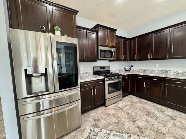 983 S Raylee Garden Drive, New Palestine, IN 46163