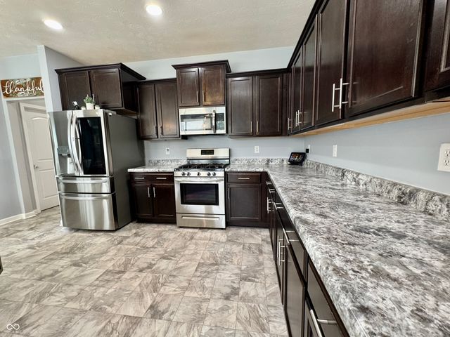 983 S Raylee Garden Drive, New Palestine, IN 46163