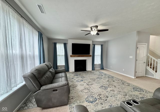 983 S Raylee Garden Drive, New Palestine, IN 46163