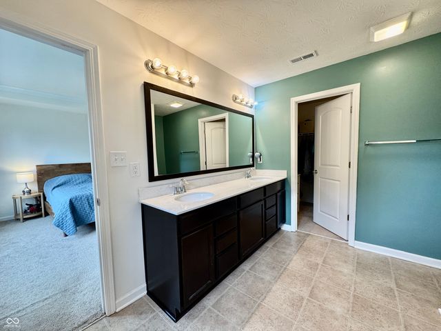 983 S Raylee Garden Drive, New Palestine, IN 46163