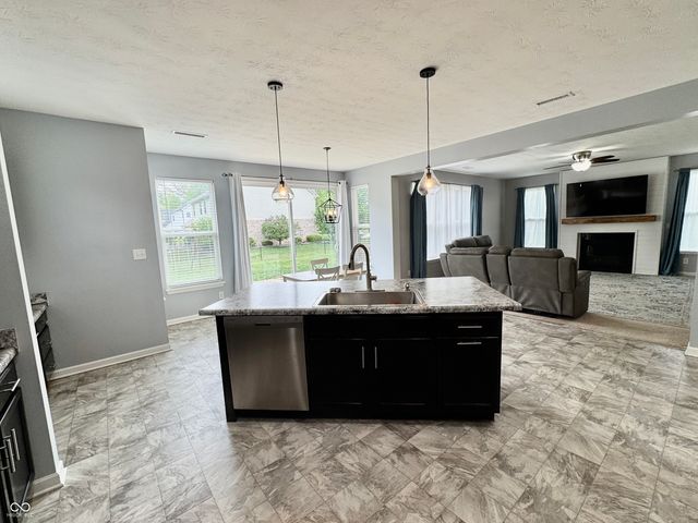 983 S Raylee Garden Drive, New Palestine, IN 46163