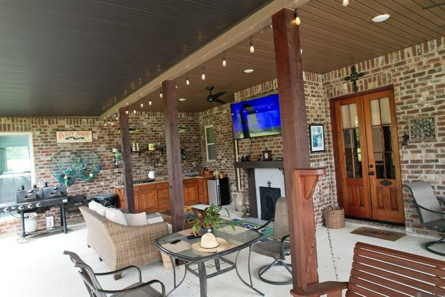 312 Lemon B Rd, Slaughter, LA 70777