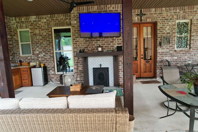 312 Lemon B Rd, Slaughter, LA 70777