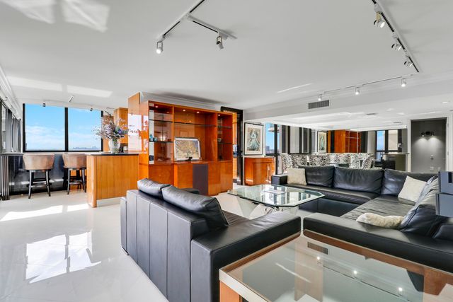 5380 N Ocean Drive 20b, Singer Island, FL 33404