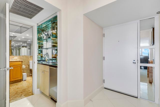 5380 N Ocean Drive 20b, Singer Island, FL 33404