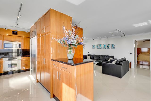 5380 N Ocean Drive 20b, Singer Island, FL 33404