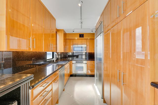 5380 N Ocean Drive 20b, Singer Island, FL 33404
