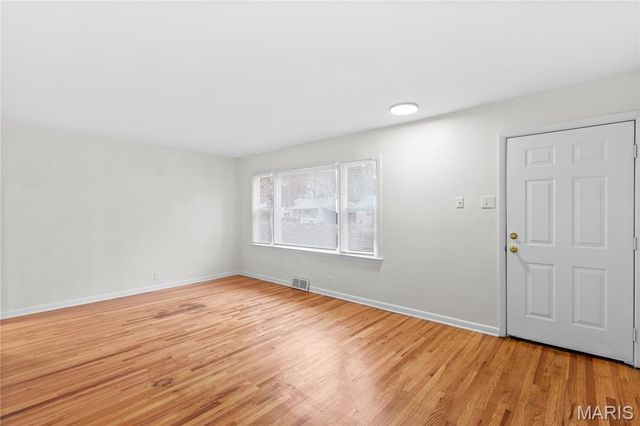 55 La Venta Drive, Florissant, MO 63031