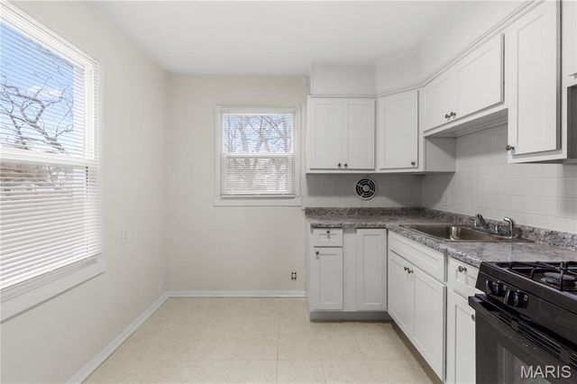 55 La Venta Drive, Florissant, MO 63031