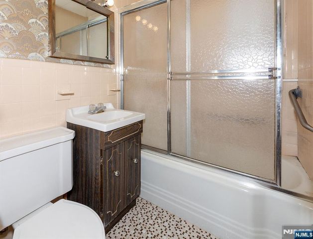 71 Hobart Avenue, Rutherford, NJ 07070