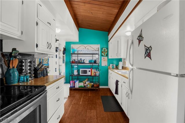 2004 Houston Drive, Las Vegas, NV 89104