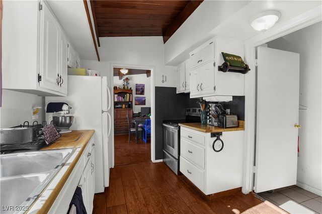 2004 Houston Drive, Las Vegas, NV 89104