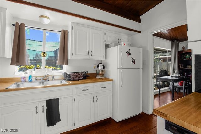 2004 Houston Drive, Las Vegas, NV 89104