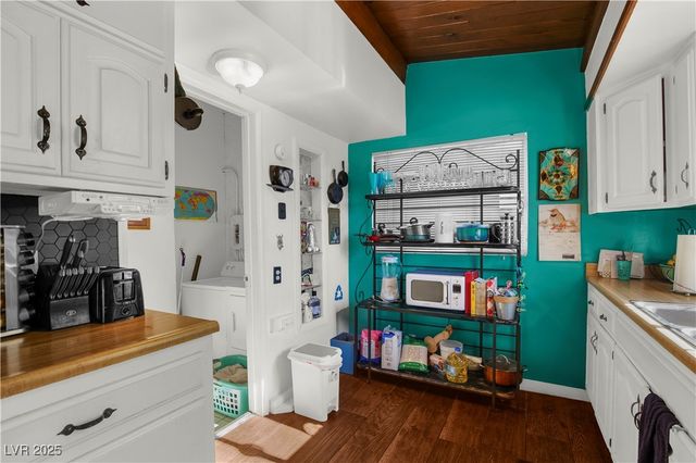 2004 Houston Drive, Las Vegas, NV 89104