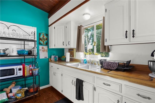 2004 Houston Drive, Las Vegas, NV 89104