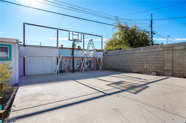 2004 Houston Drive, Las Vegas, NV 89104