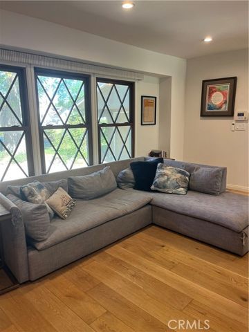 18624 Gledhill Street, Northridge (los Angeles), CA 91324