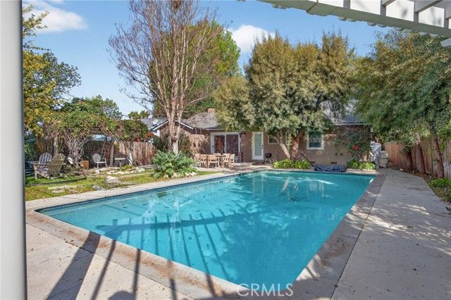 18624 Gledhill Street, Northridge (los Angeles), CA 91324