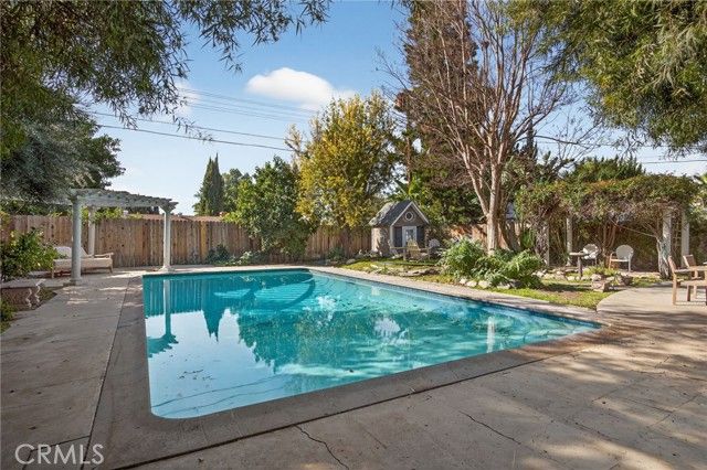 18624 Gledhill Street, Northridge (los Angeles), CA 91324