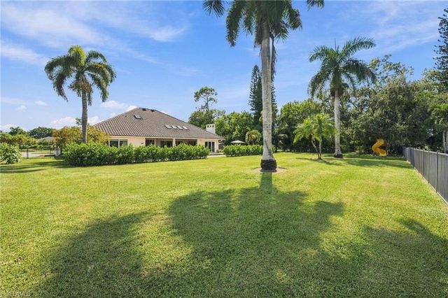1936 Empress CT, Naples, FL 34110
