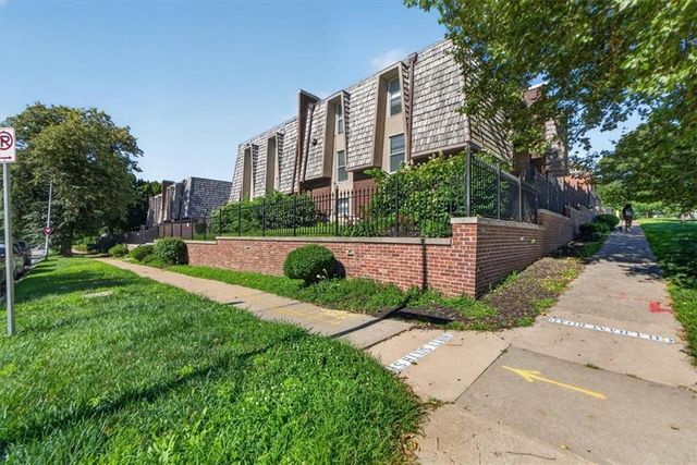3608 Gillham Road 26, Kansas City, MO 64111