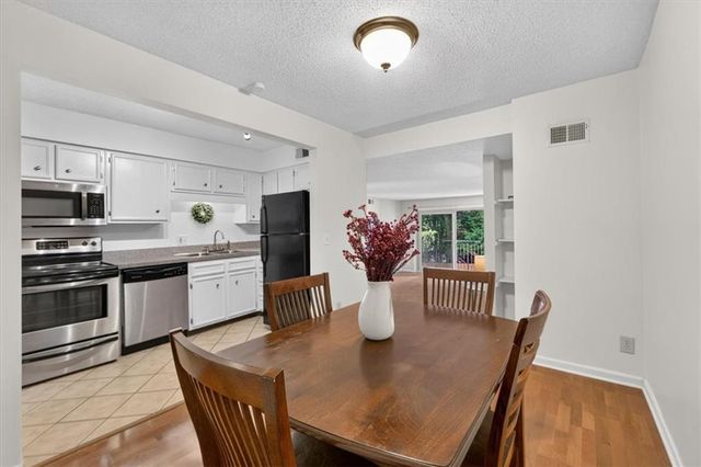 3608 Gillham Road 26, Kansas City, MO 64111
