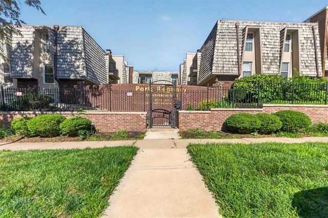 3608 Gillham Road 26, Kansas City, MO 64111