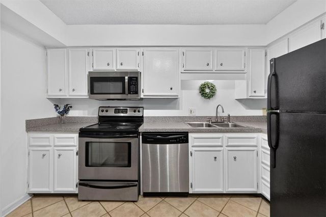 3608 Gillham Road 26, Kansas City, MO 64111