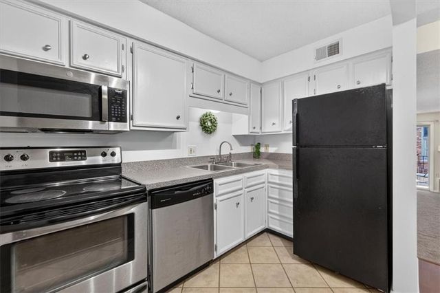 3608 Gillham Road 26, Kansas City, MO 64111