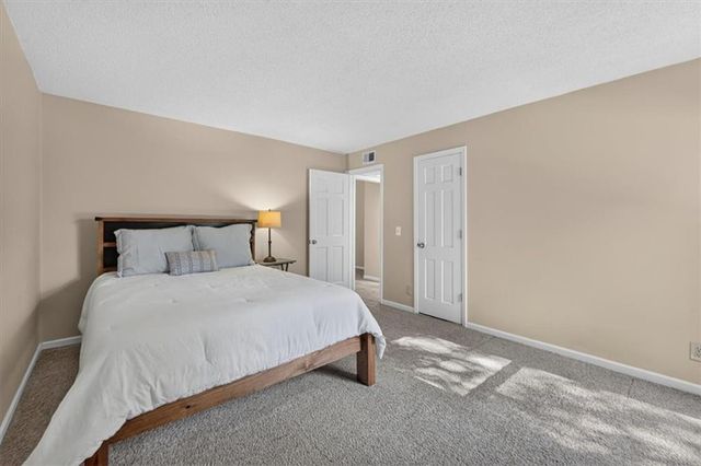 3608 Gillham Road 26, Kansas City, MO 64111