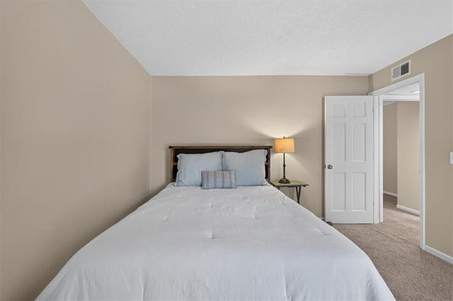 3608 Gillham Road 26, Kansas City, MO 64111