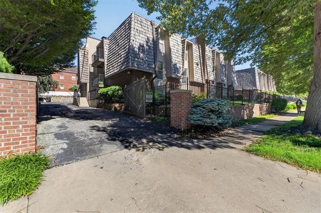 3608 Gillham Road 26, Kansas City, MO 64111