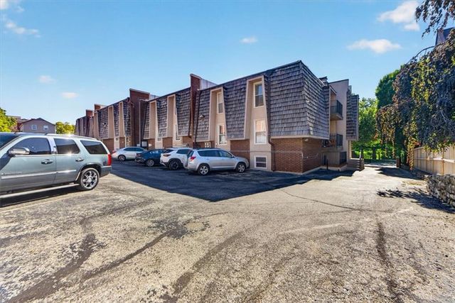 3608 Gillham Road 26, Kansas City, MO 64111