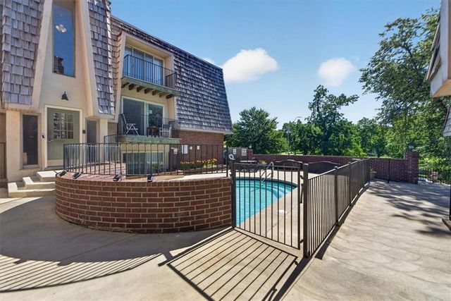 3608 Gillham Road 26, Kansas City, MO 64111