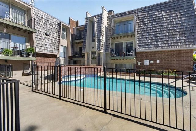 3608 Gillham Road 26, Kansas City, MO 64111