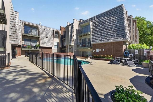 3608 Gillham Road 26, Kansas City, MO 64111