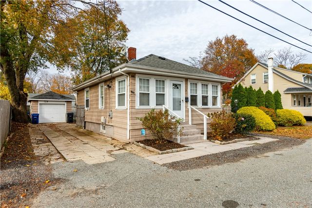 39 Mawney Avenue, Warwick, RI 02889