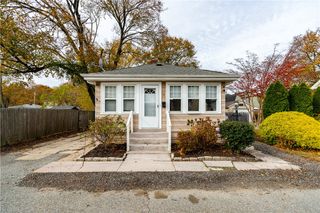 39 Mawney Avenue, Warwick, RI 02889