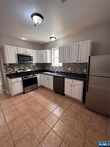 117 12th Street 3, Newark, NJ 07107