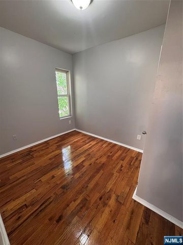 117 12th Street 3, Newark, NJ 07107