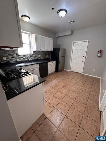 117 12th Street 3, Newark, NJ 07107